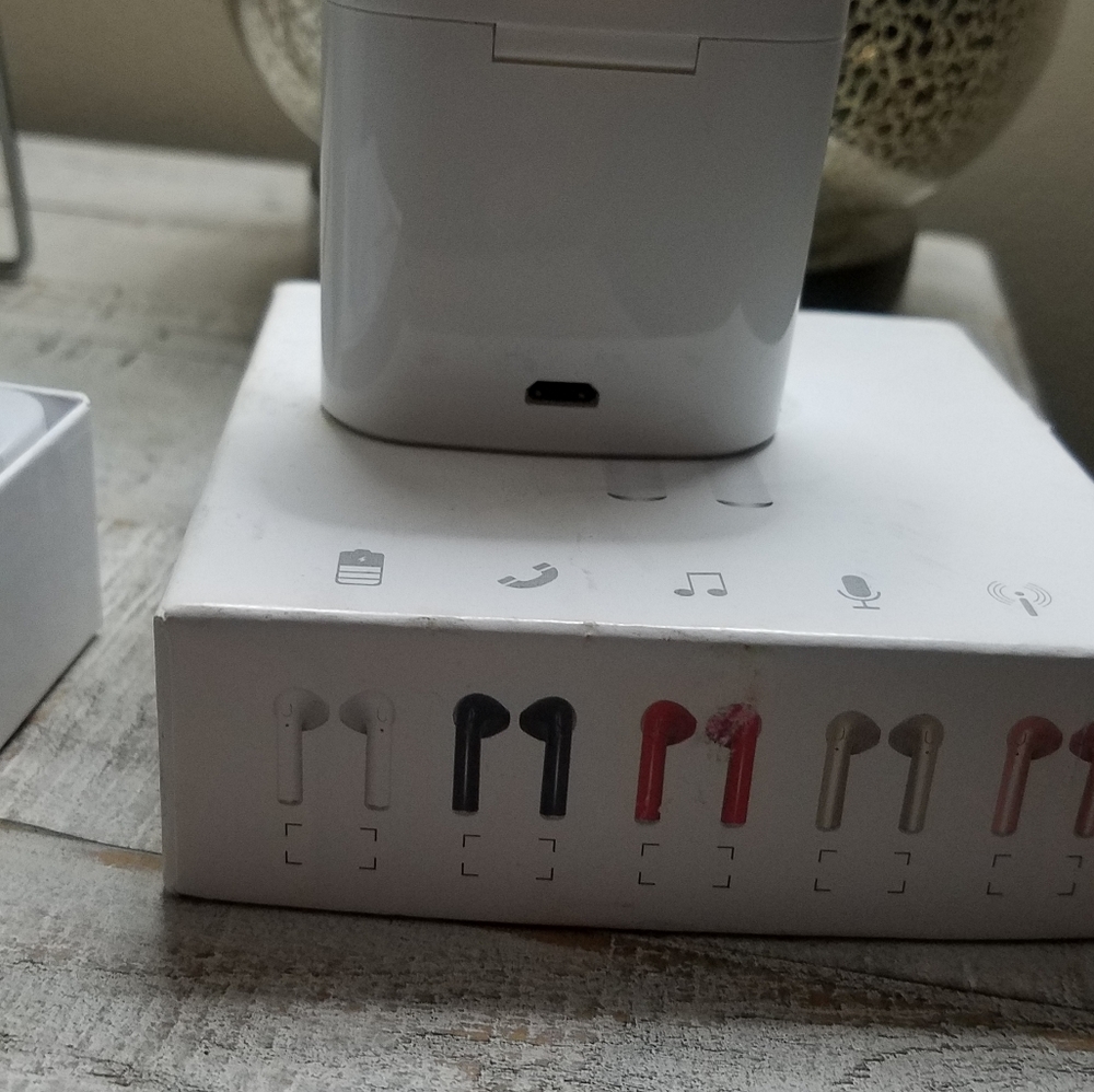 Bluetooth earbuds - Picture 2 of 7